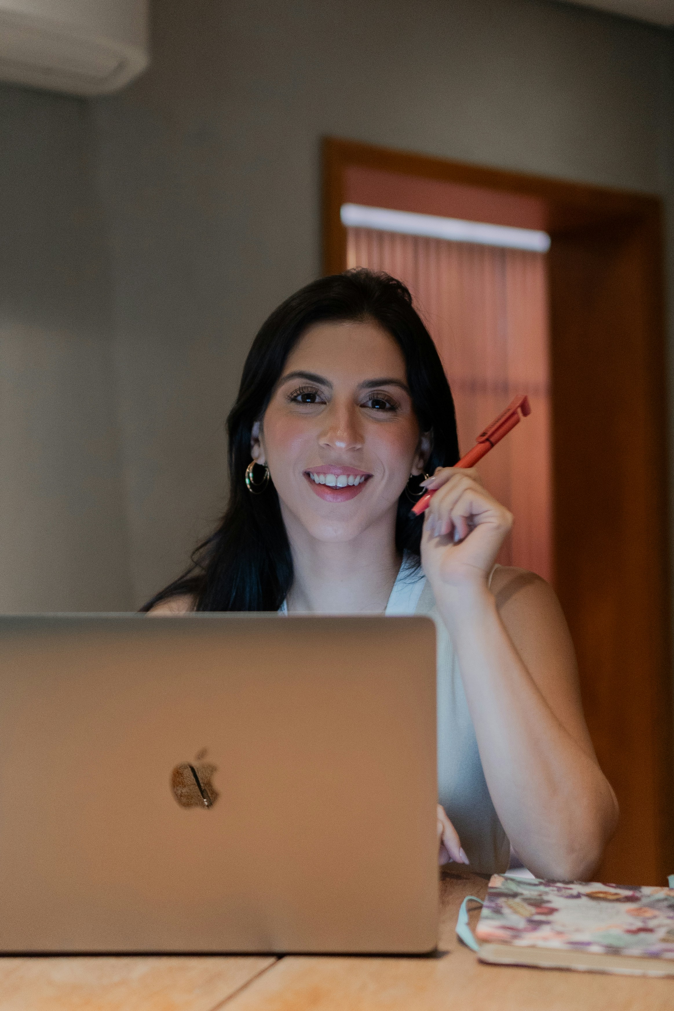Spanish tutor smiling during a live video lesson